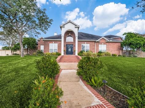 407 E Santa Rosa St, is a single family home, built in 2002, with 3 beds and 2. . Houses for sale victoria texas